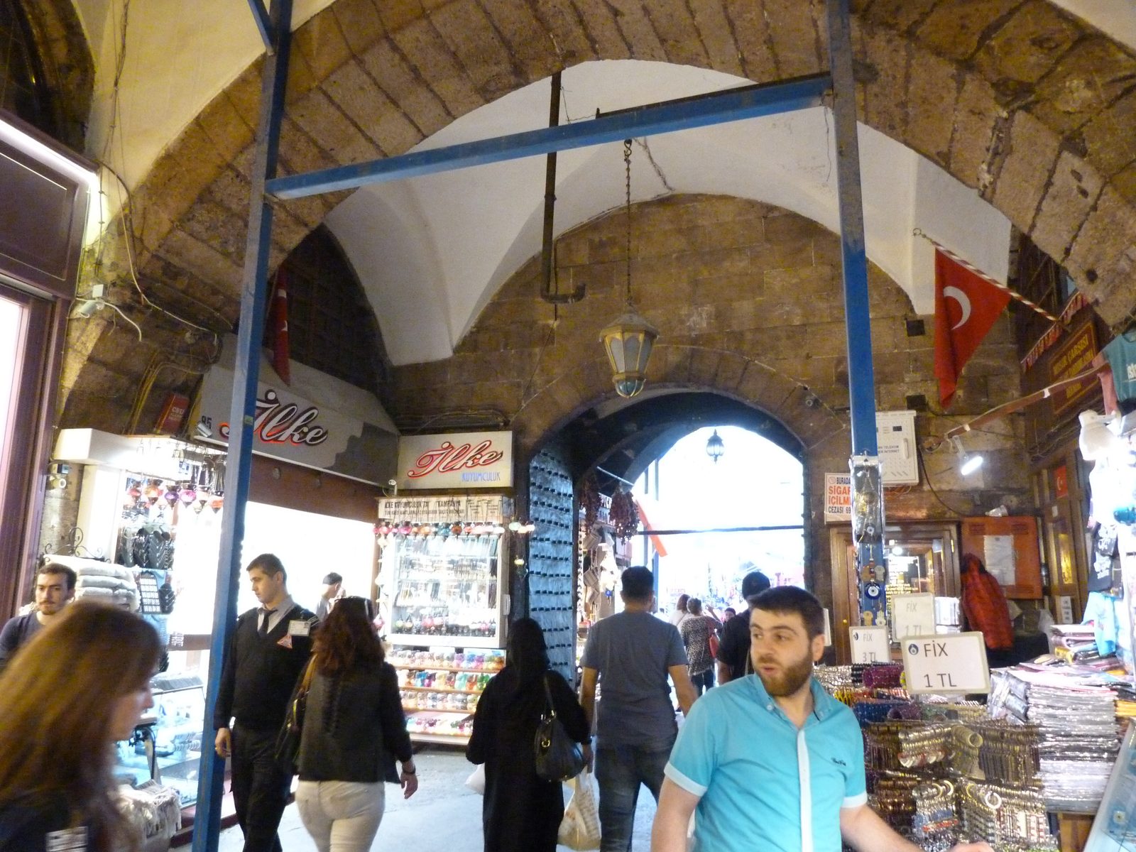 The vaulted stone interior of the Mısır Çarşısı (Spice Bazaar) in Eminönü, lined with spice, lokum and kuruyemiş vendors under arched ceilings